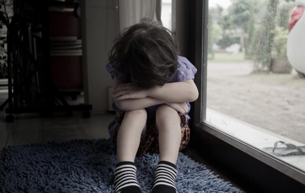 الاعتداء الجنسي على الطفل يترك لديه آثاراً نفسيّة وسلوكية خطيرة!